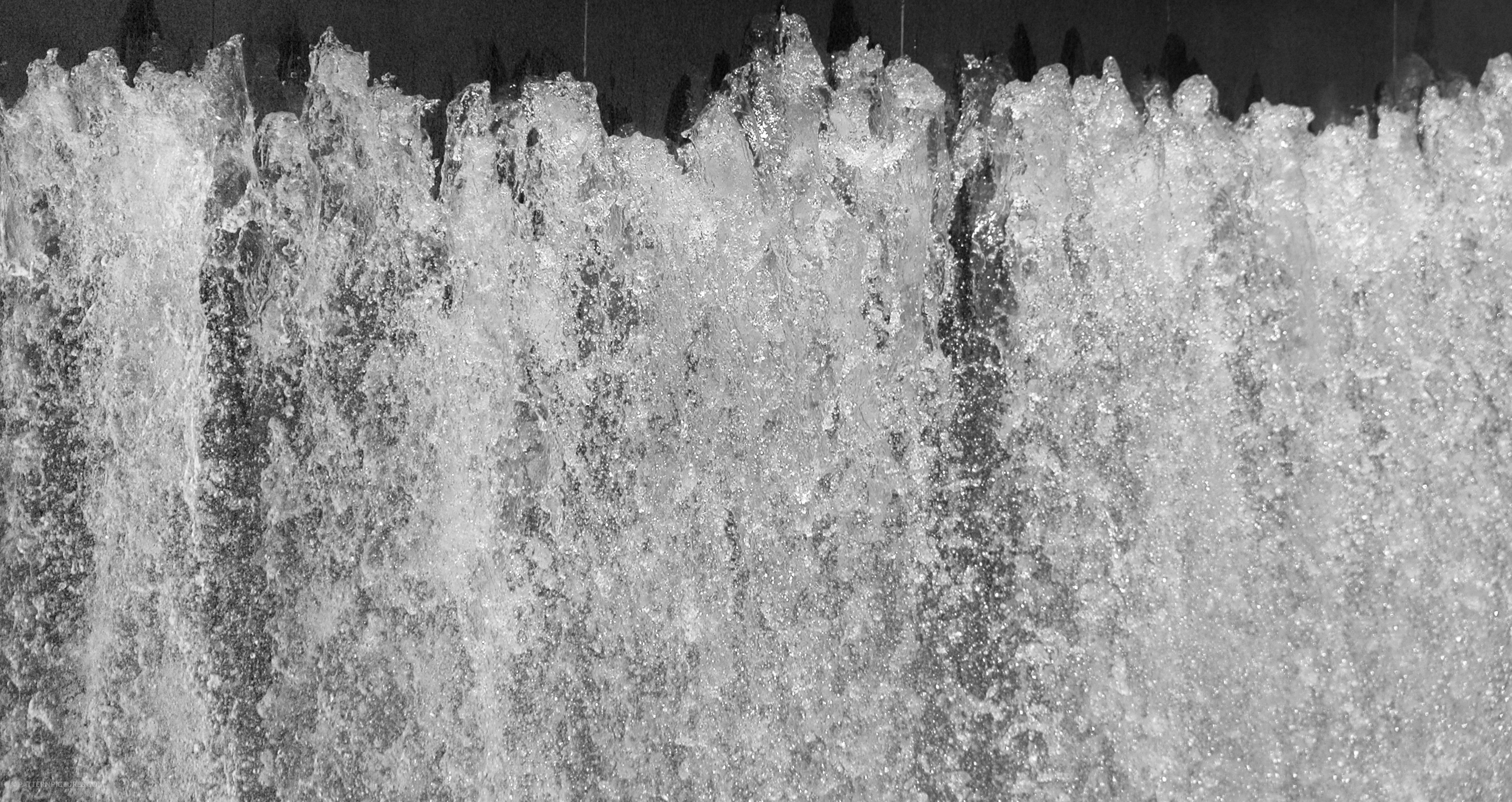 Wall of water fountain