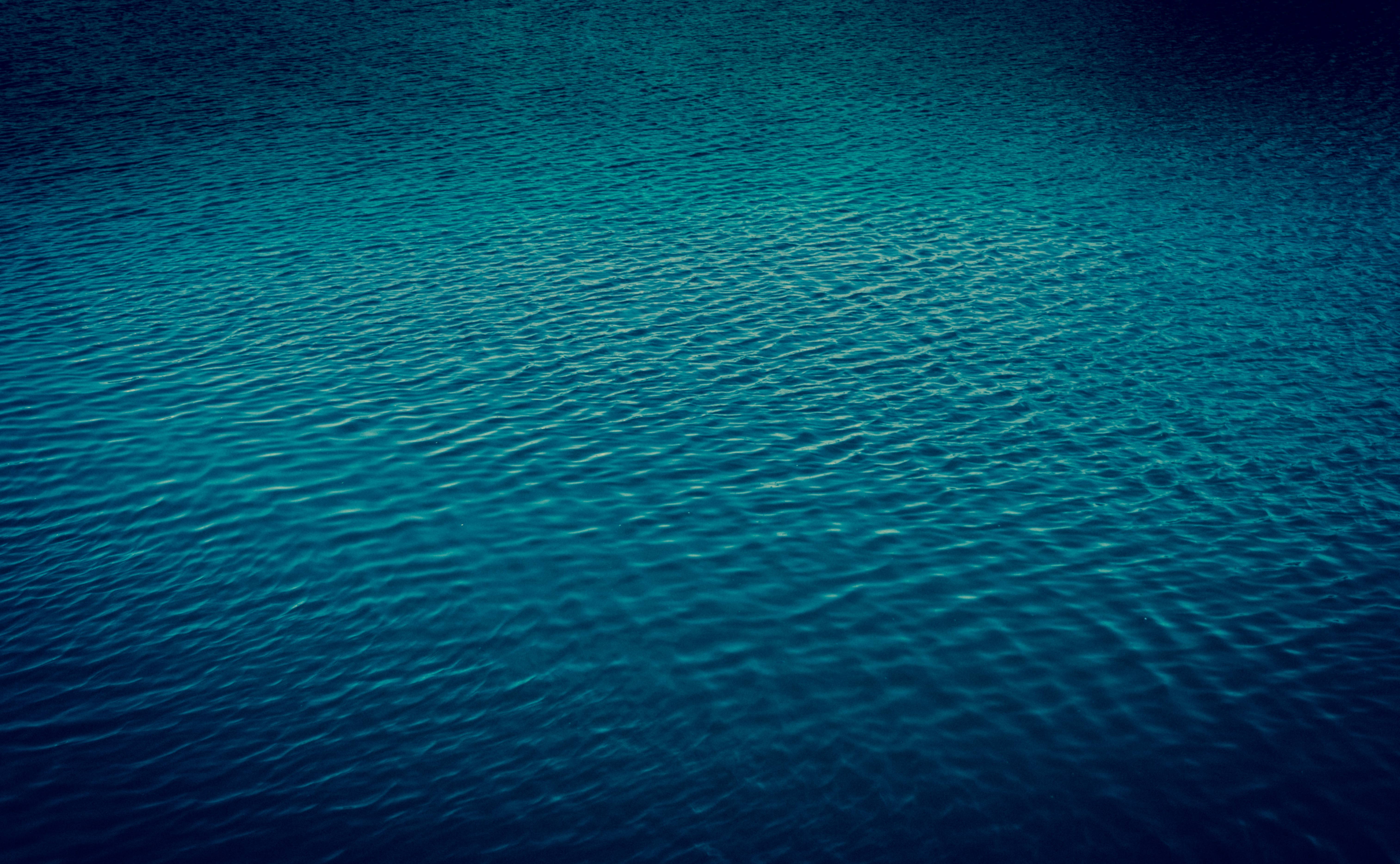 Dark blue sea water highlight